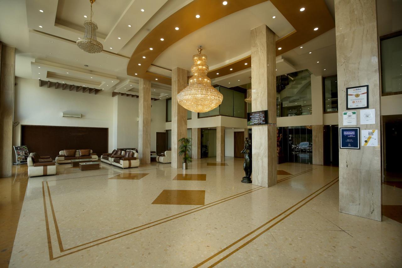 Hotel The Evergrand Palace Rajkot Exterior foto
