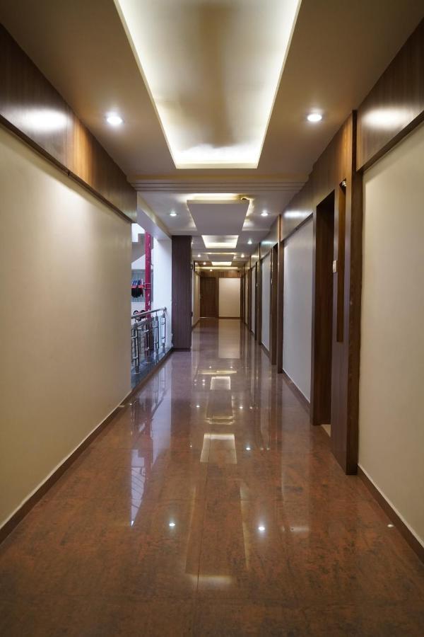 Hotel The Evergrand Palace Rajkot Exterior foto